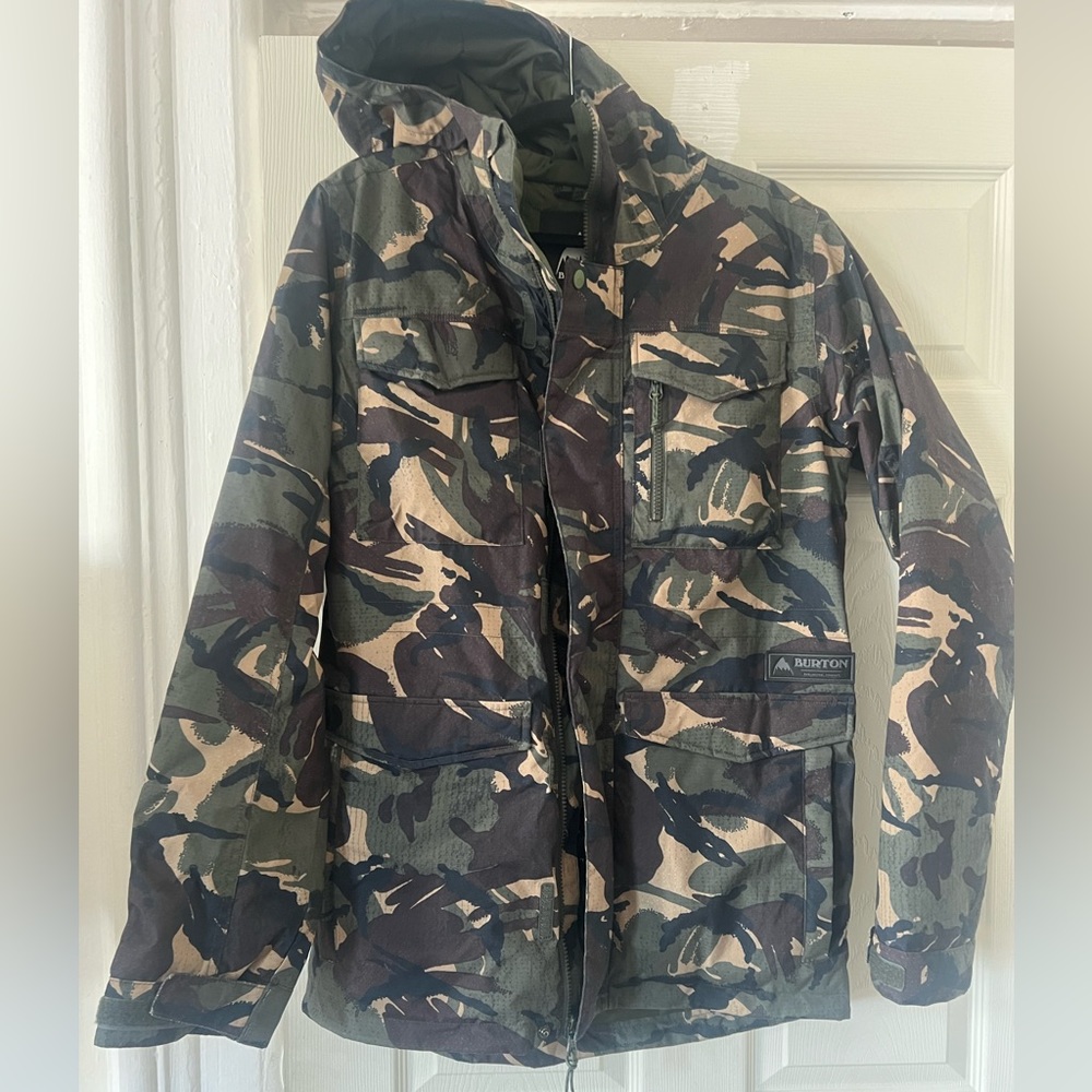 Burton Camo Snowboard Jacket. Womens S.